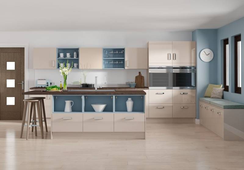 Woodbury fitted kitchen in Cashmere with blue accent